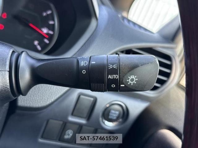 Toyota NOAH 2014-02 8330555-15