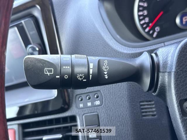 Toyota NOAH 2014-02 8330555-16