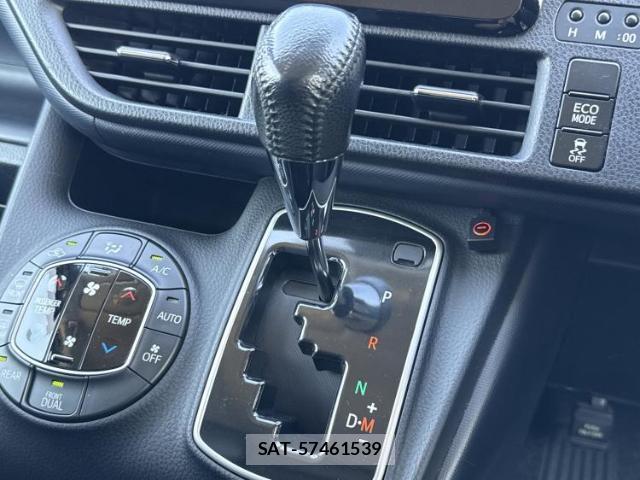 Toyota NOAH 2014-02 8330555-17