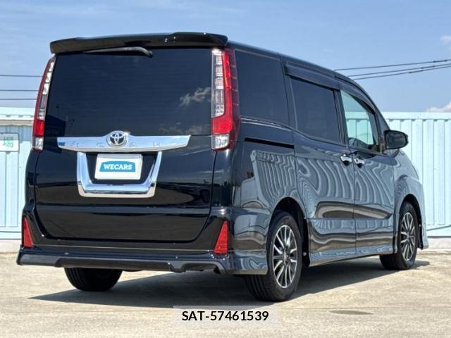 Toyota NOAH 2014-02 8330555-2