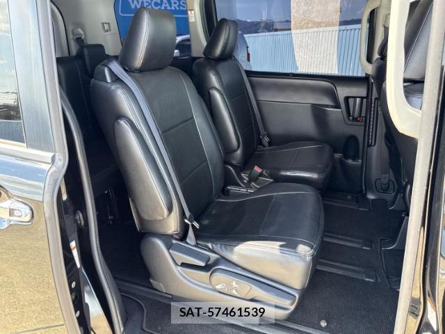 Toyota NOAH 2014-02 8330555-4