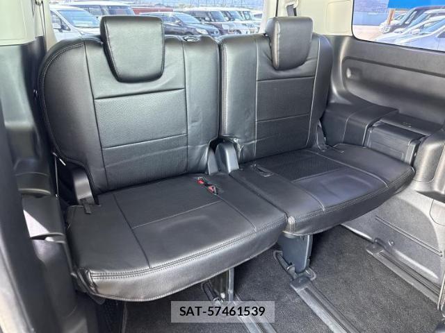 Toyota NOAH 2014-02 8330555-5