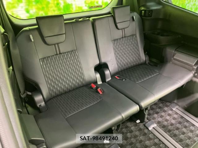 Toyota NOAH 2023-12 8330637-5