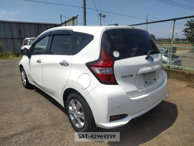 Nissan NOTE 2018-07 8328205-5