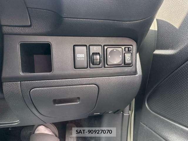 Nissan NOTE 2011-09 8328745-10