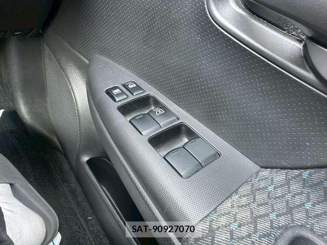 Nissan NOTE 2011-09 8328745-6