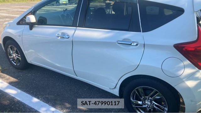 Nissan NOTE 2013-10 8329234-10