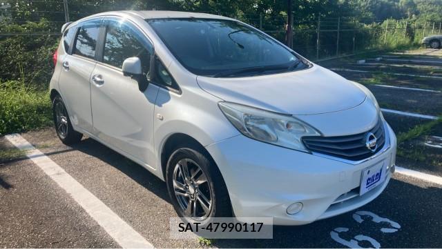 Nissan NOTE 2013-10 8329234-11