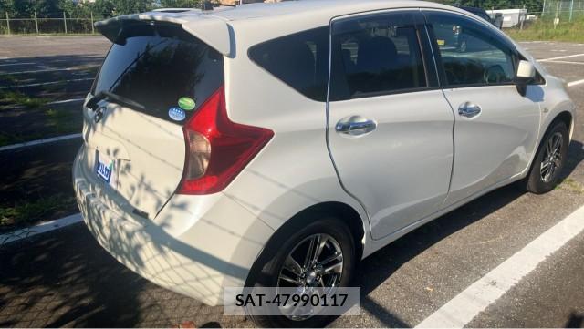 Nissan NOTE 2013-10 8329234-12