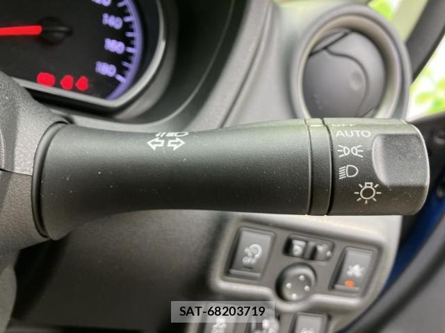 Nissan NOTE 2016-03 8329697-14