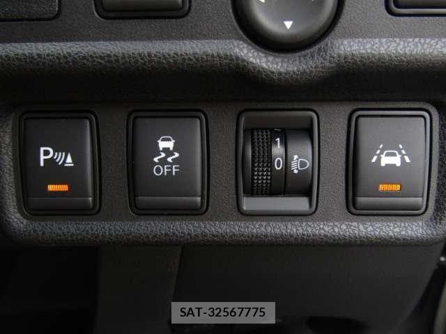 Nissan NOTE 2020-06 8329933-6