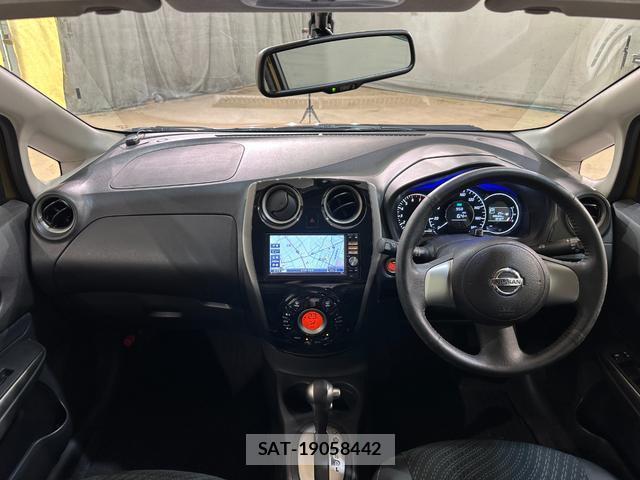 Nissan NOTE 2013-12 8329989-1