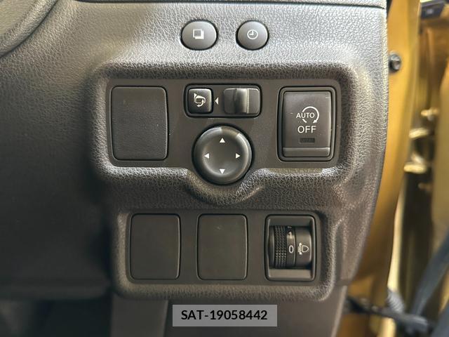 Nissan NOTE 2013-12 8329989-10
