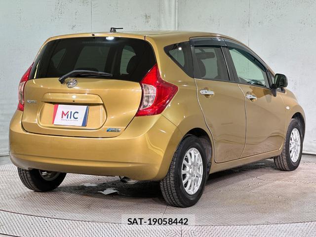 Nissan NOTE 2013-12 8329989-16