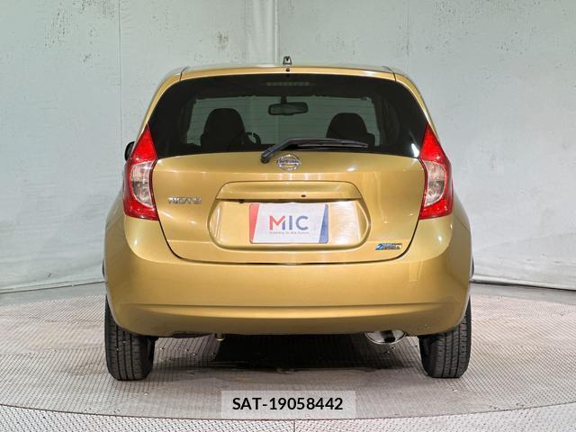 Nissan NOTE 2013-12 8329989-17