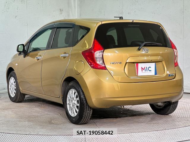 Nissan NOTE 2013-12 8329989-18