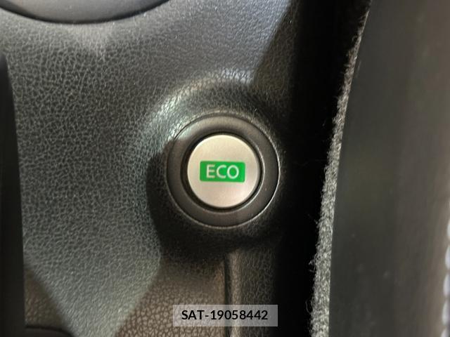 Nissan NOTE 2013-12 8329989-9