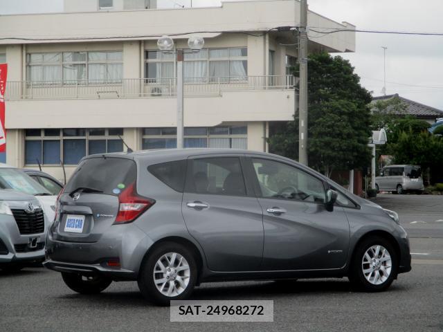 Nissan NOTE 2017-11 8330391-13