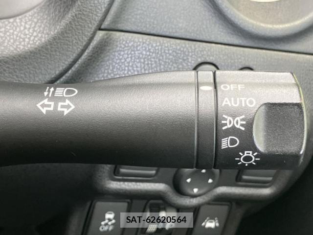 Nissan NOTE 2017-06 8330393-14