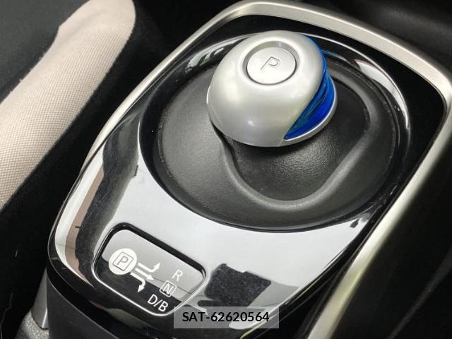 Nissan NOTE 2017-06 8330393-16