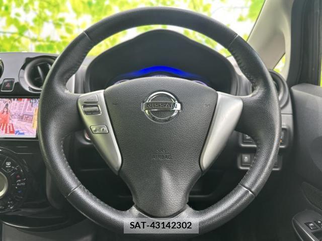 Nissan NOTE 2015-10 8330396-14