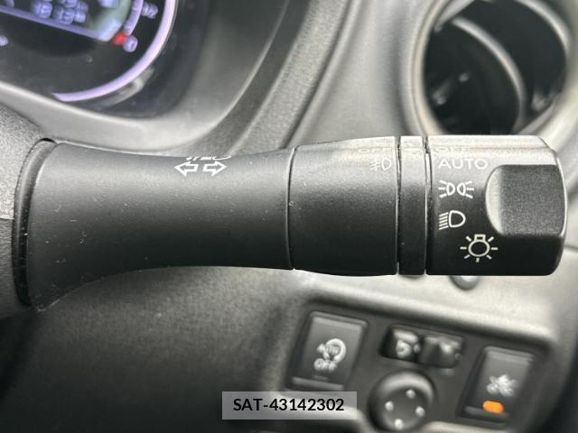 Nissan NOTE 2015-10 8330396-15