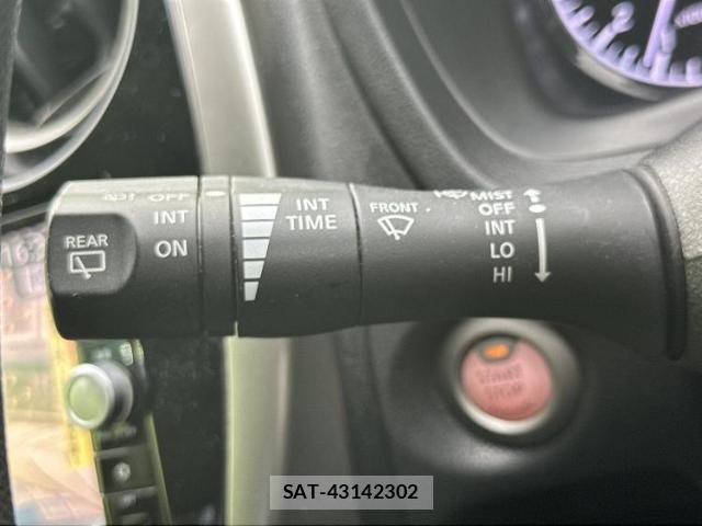 Nissan NOTE 2015-10 8330396-16