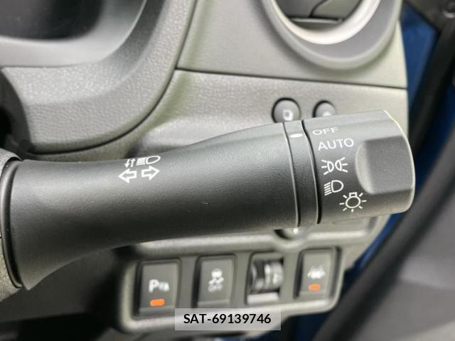 Nissan NOTE 2019-06 8330581-16
