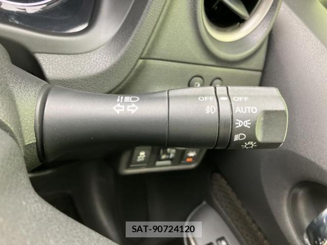 Nissan NOTE 2014-02 8330614-15