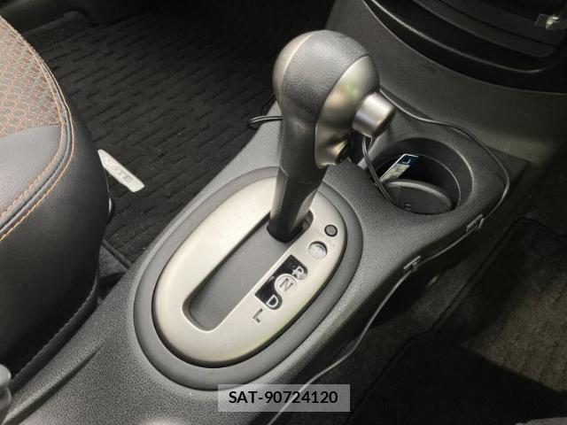 Nissan NOTE 2014-02 8330614-17