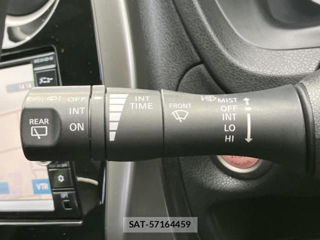 Nissan NOTE 2015-06 8330629-16