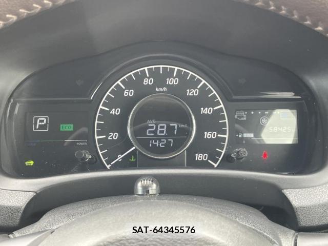 Nissan NOTE 2018-06 8330655-12