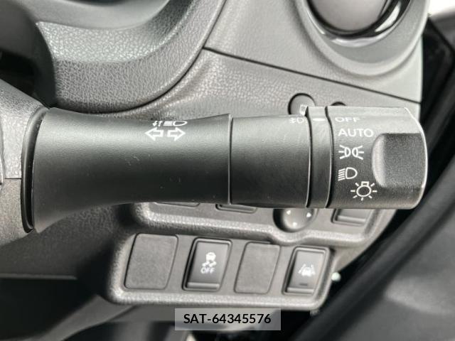 Nissan NOTE 2018-06 8330655-14