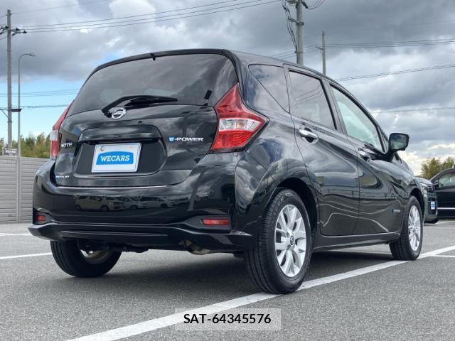 Nissan NOTE 2018-06 8330655-2