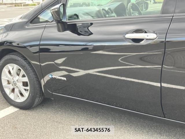 Nissan NOTE 2018-06 8330655-5