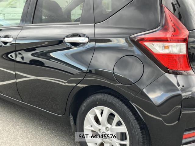 Nissan NOTE 2018-06 8330655-6