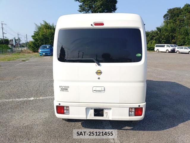 Nissan CLIPPER VAN 2017-04 8328258-3