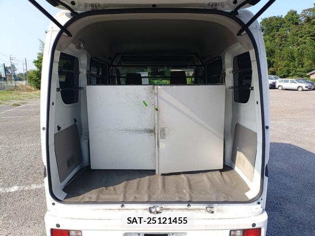 Nissan CLIPPER VAN 2017-04 8328258-5