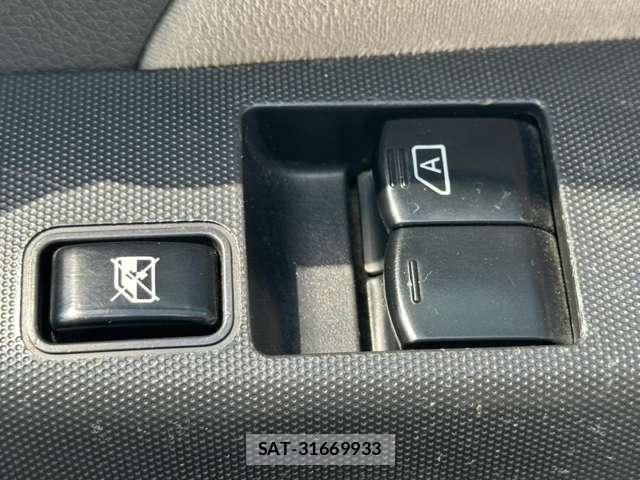 Nissan NV350 Caravan 2012-12 8328742-8
