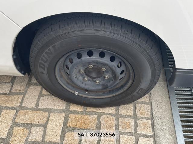 Nissan NV350 Caravan 2019-03 8329777-6