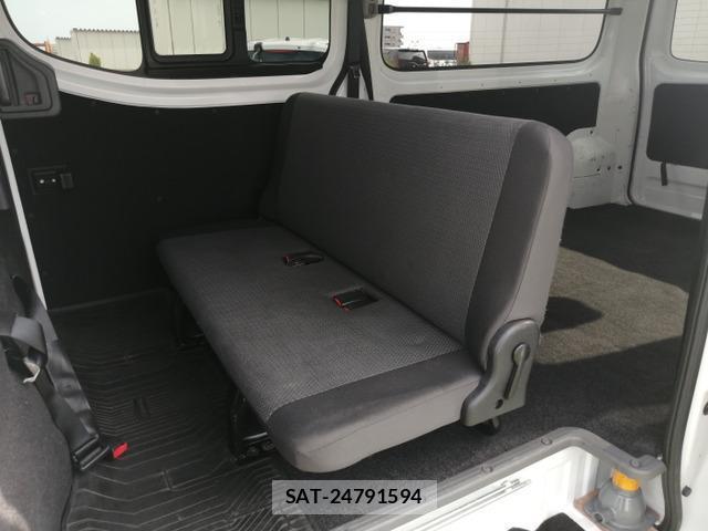 Nissan NV350 Caravan 2021-02 8330314-11