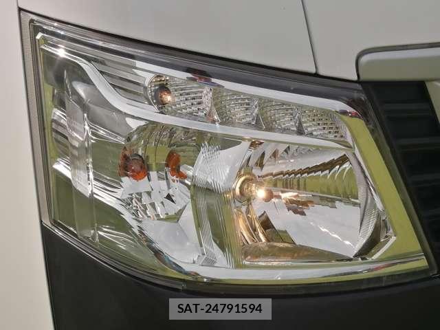 Nissan NV350 Caravan 2021-02 8330314-18