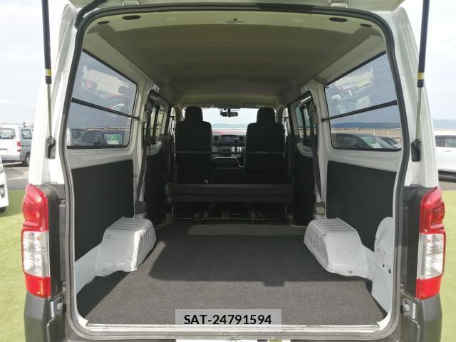 Nissan NV350 Caravan 2021-02 8330314-7