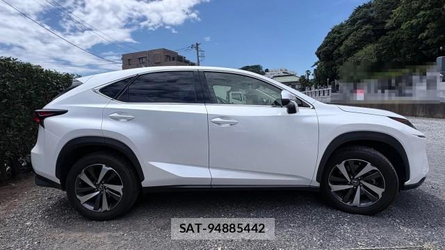 Lexus NX 2019-01 8329332-3