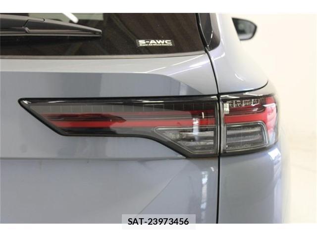 Mitsubishi OUTLANDER PHEV 2025-07 8327940-16