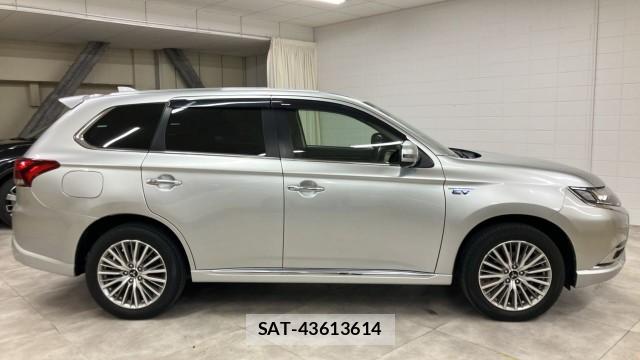 Mitsubishi OUTLANDER PHEV 2019-11 8329292-10