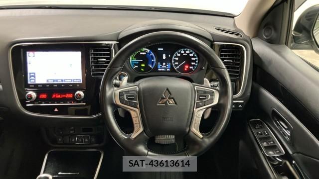 Mitsubishi OUTLANDER PHEV 2019-11 8329292-16