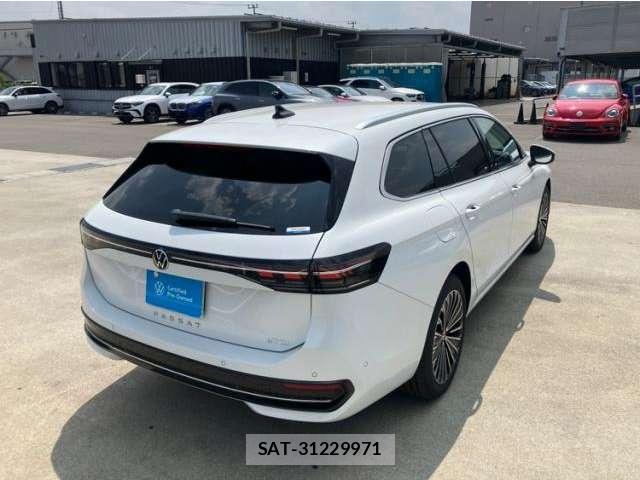 VolksWagen PASSAT 2025-03 8327836-1