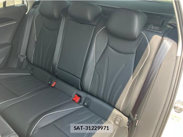VolksWagen PASSAT 2025-03 8327836-6