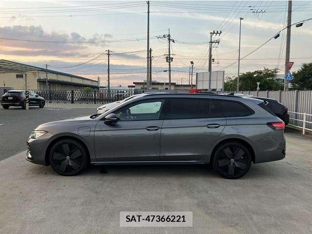 VolksWagen PASSAT 2025-01 8330120-3